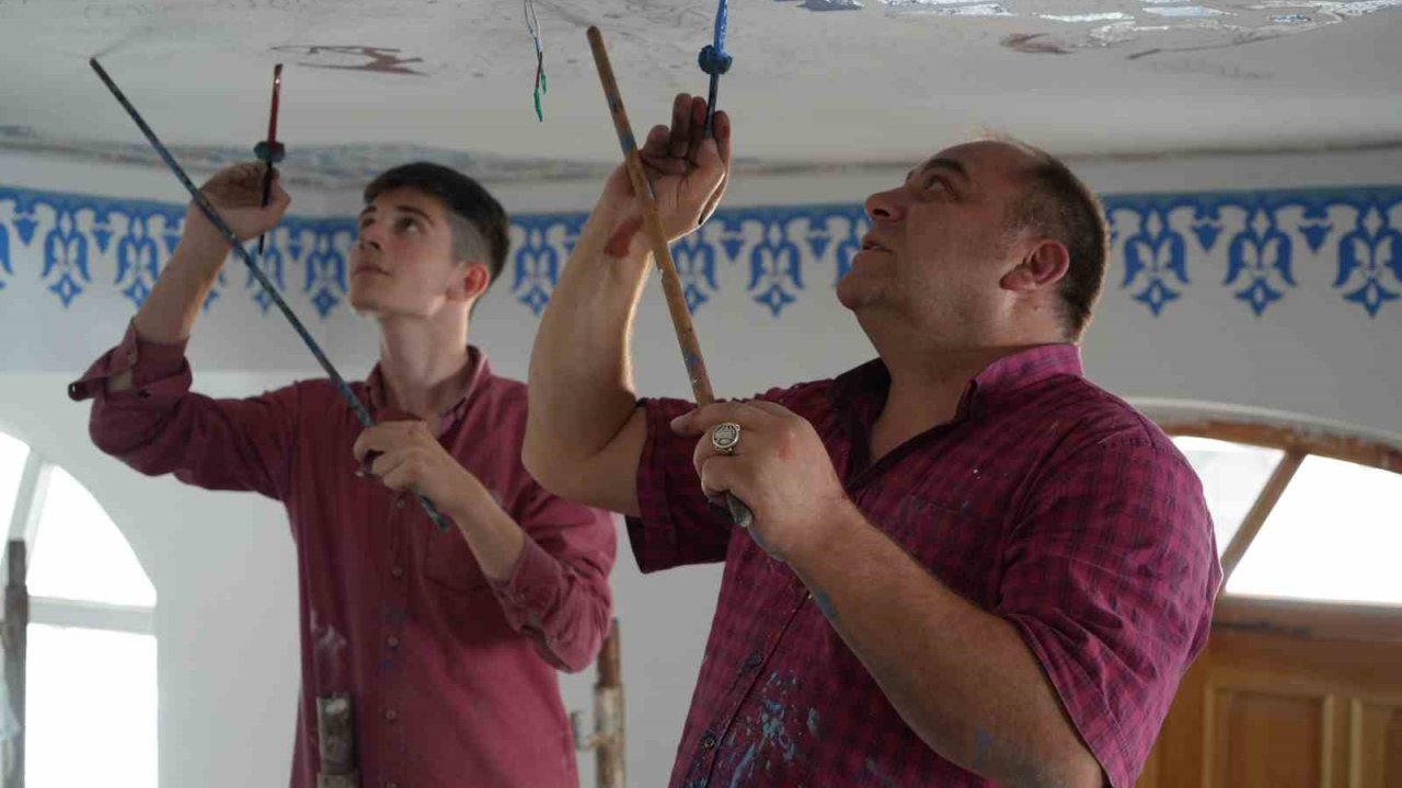 Beyaz duvarlara nakkaşlar el attı: Velişaban Camii nakış motifleriyle süsleniyor