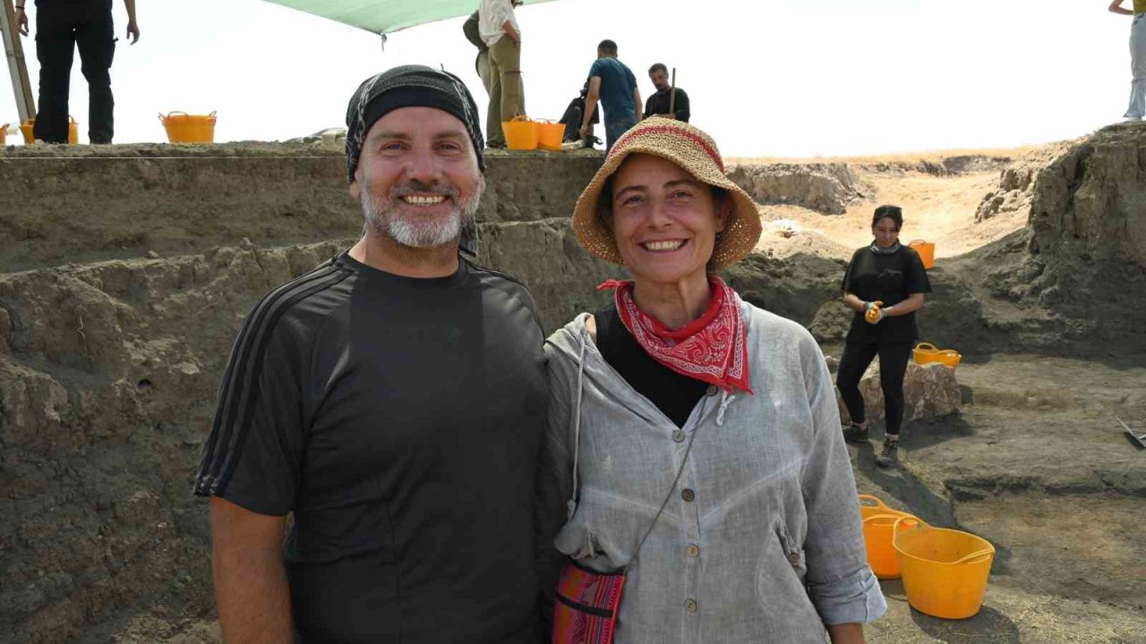 Eskişehir’deki arkeoloji çalışmalarına 3 yıldır gönüllü olarak katılıyor