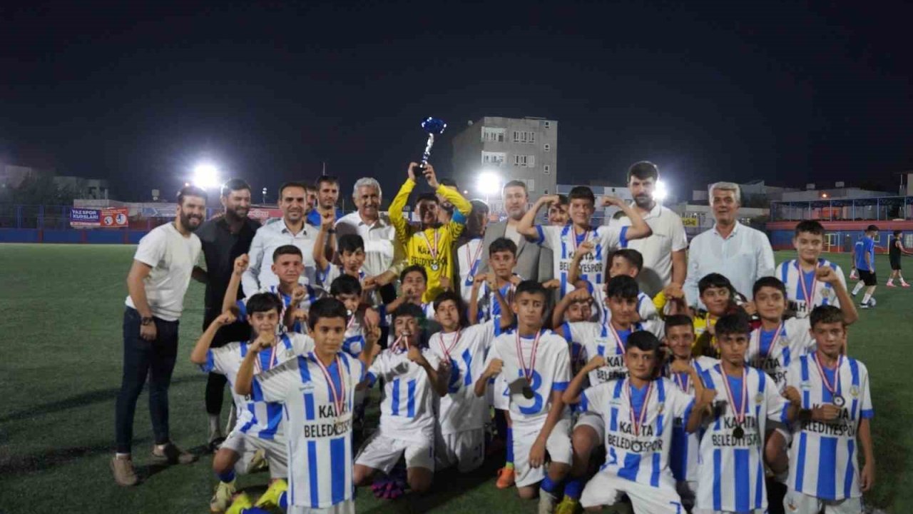 Kahta Belediyespor U-13 Takımı Adıyaman bölge şampiyonu oldu