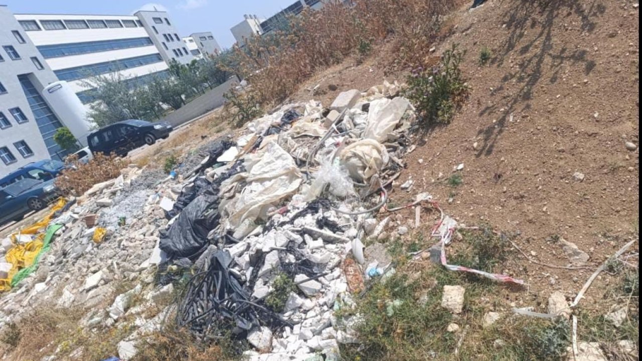 Bilecik Devlet Hastanesi etrafını çöpler sardı