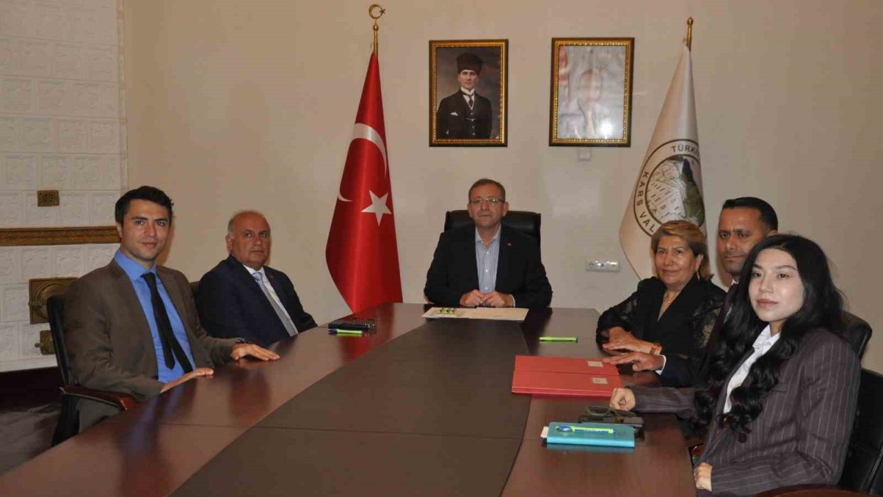 Kars’ta 2 derneğe destek