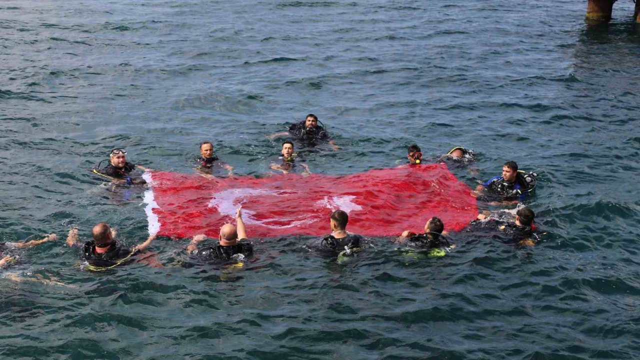 Bandırma’da 30 Ağustos’ta engelsiz zafer dalışı yapıldı