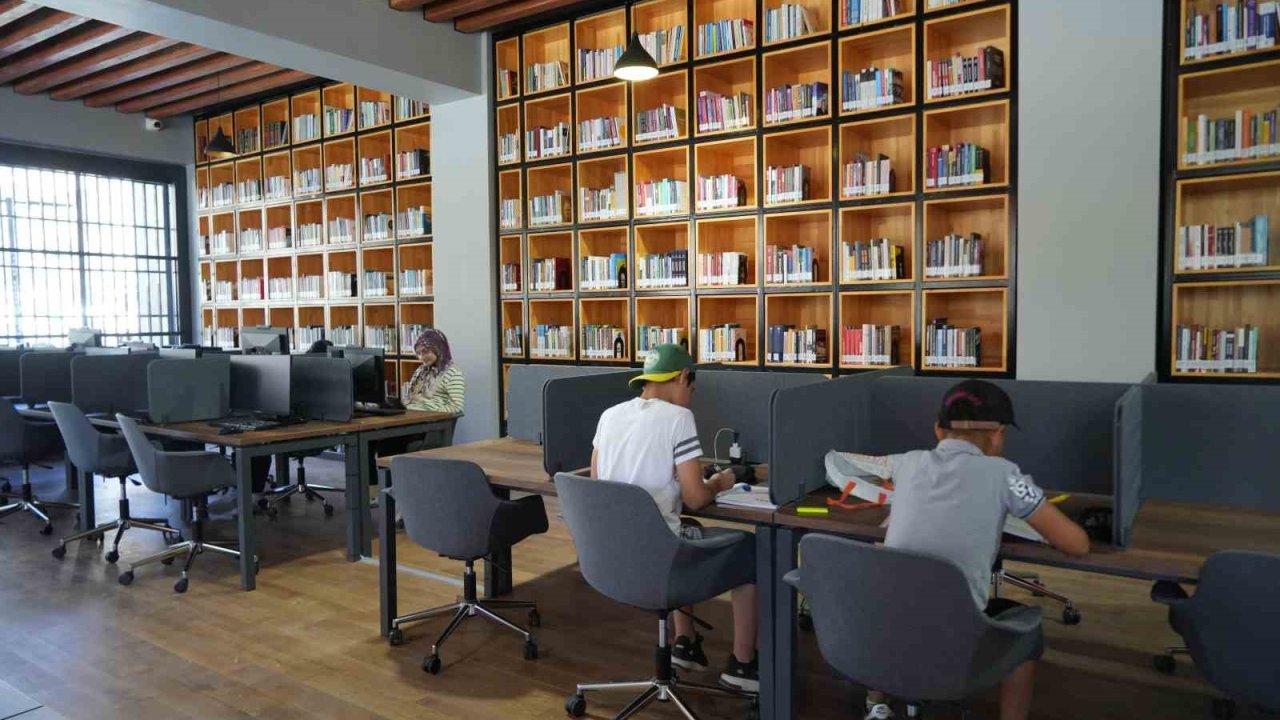 Niğde’de Yaşar Kaplan Kütüphanesi ve Dr. Müzeyyen Toker Kadın Yaşam Merkezi açıldı