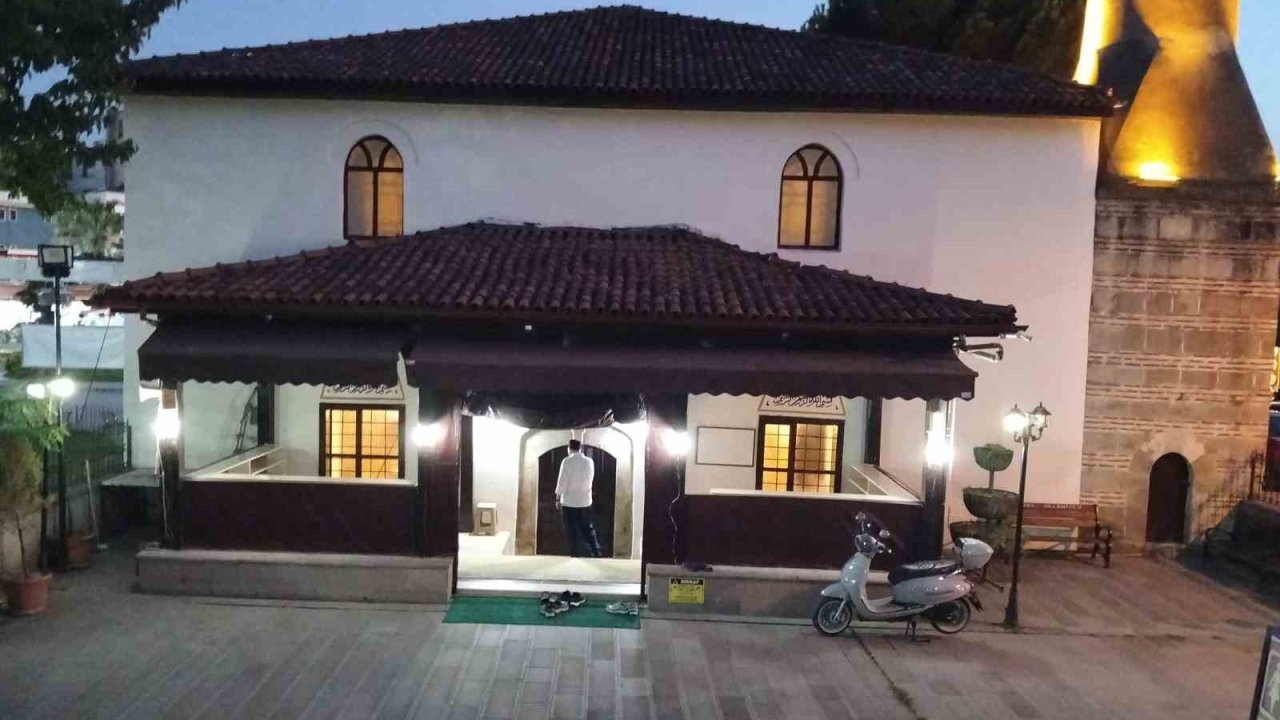 Bafra’da camiden hasır çalındı