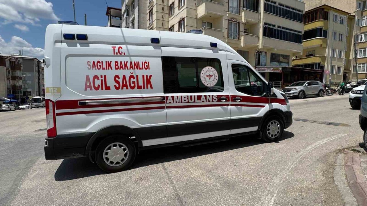 Seyir halinde motosiklet devrilirken, sürücüsü yaralandı