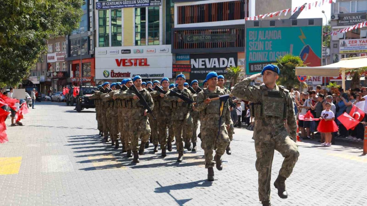 Burhaniye’de 30 ağustos coşkusu