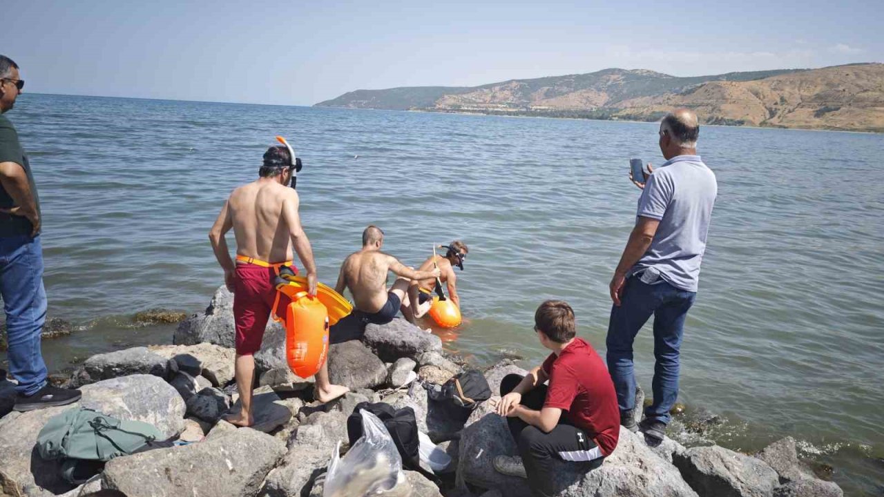 30 Ağustos’ta Van Gölü’nde 6 kilometre yüzdüler