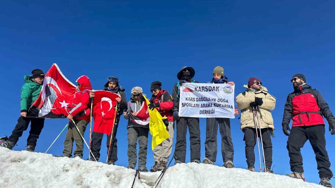 12 sporcu 30 Ağustos’ta Ağrı Dağı’nın zirvesine ulaştı