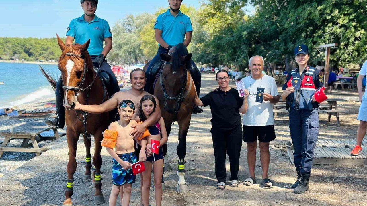 Kuşadası’nda jandarmadan KADES bilgilendirmesi