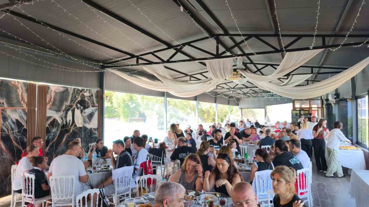 Gemlik Beşiktaşlılar Derneği üyeleri kahvaltıda buluştu