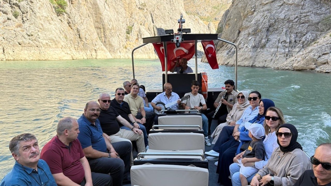 Vali Eldivan, kaymakamlık yaptığı ilçede hasret giderdi