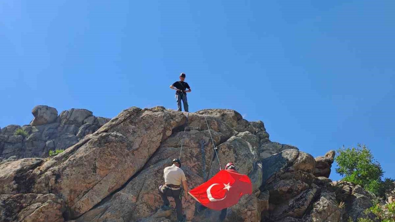 Zafer Bayramı’nda Karakayalar’a tırmandılar