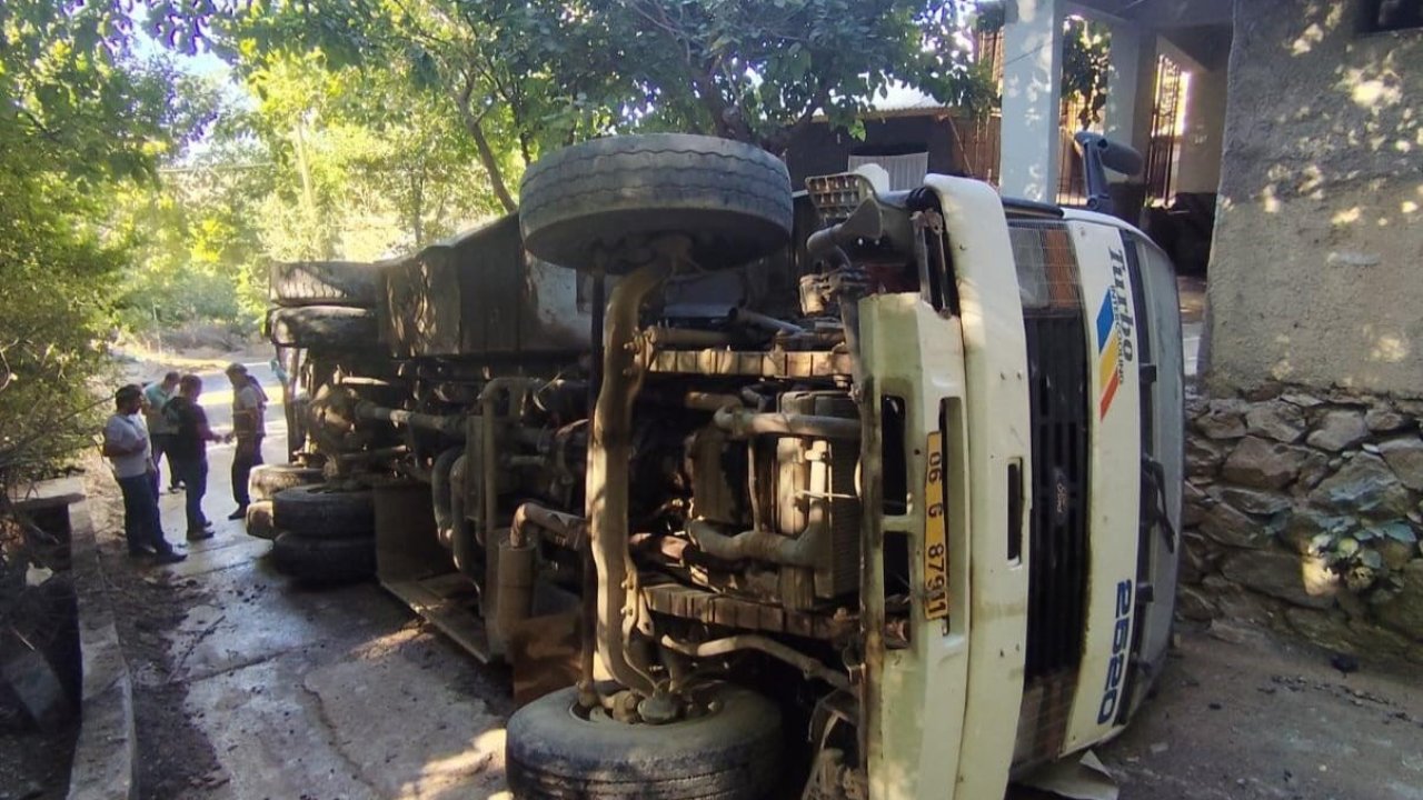 Elazığ’da su tankeri devrildi: 1 yaralı