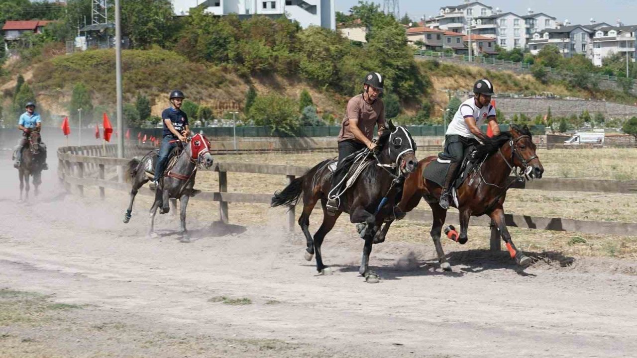 Rahvan atları Gölcük’te birincilik için koştu