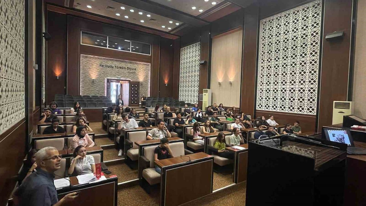 Keçiören Belediyesi’nden stajyer öğrencilere iş güvenliği eğitimi