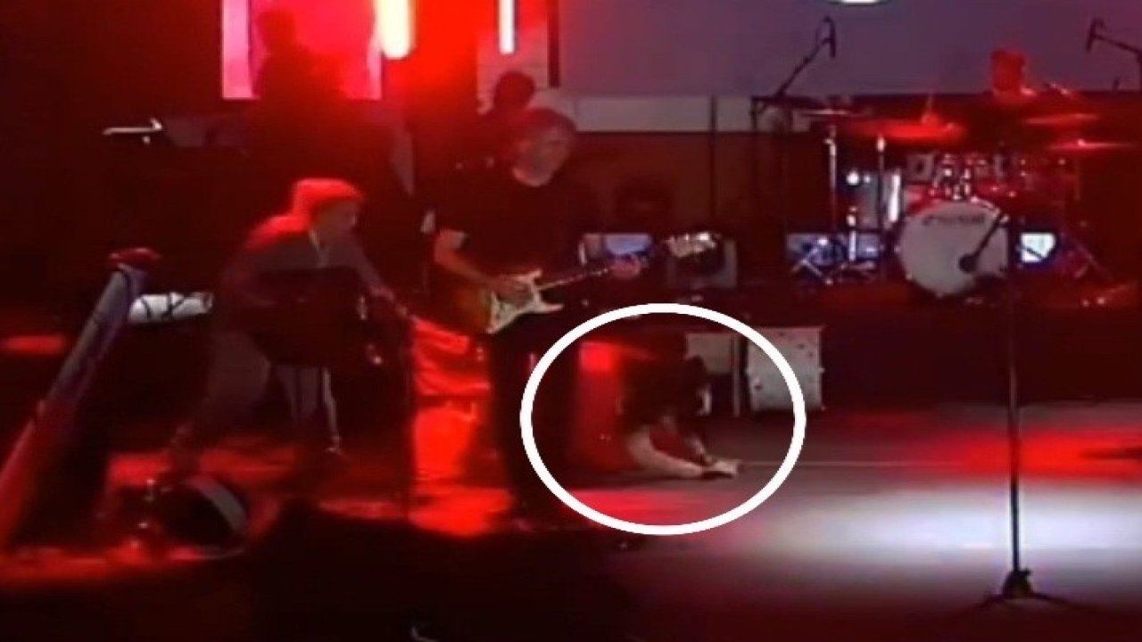 Ünlü sanatçı sahneye çıkarken düştü
