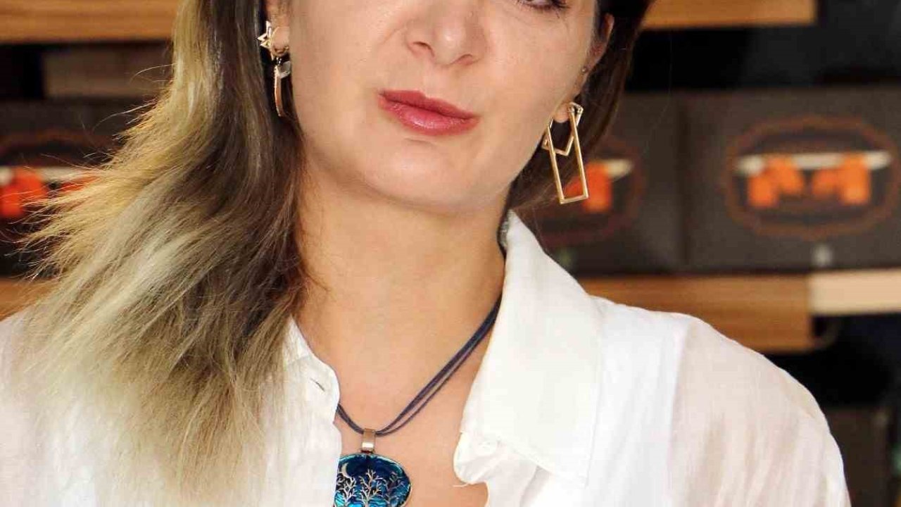 TÜRES Erzurum Şube Başkanı Ela Tanhaş: "Ayakta kalma savaşı veriyoruz"