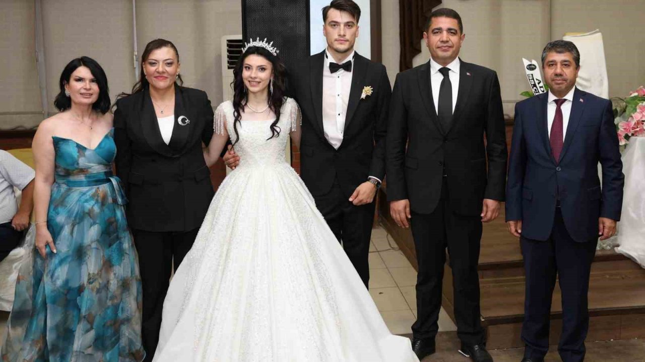 Mutluluklarına şahitlik ettiler