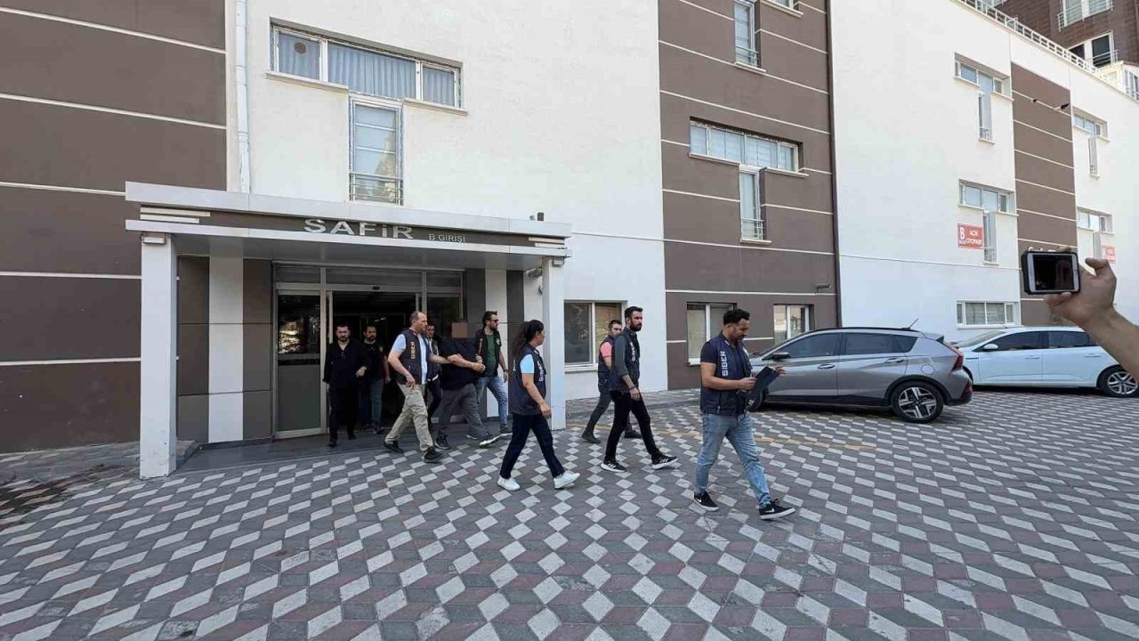 Halk arasında endişe korku ve panik oluşturmak suçundan gözaltına alındı
