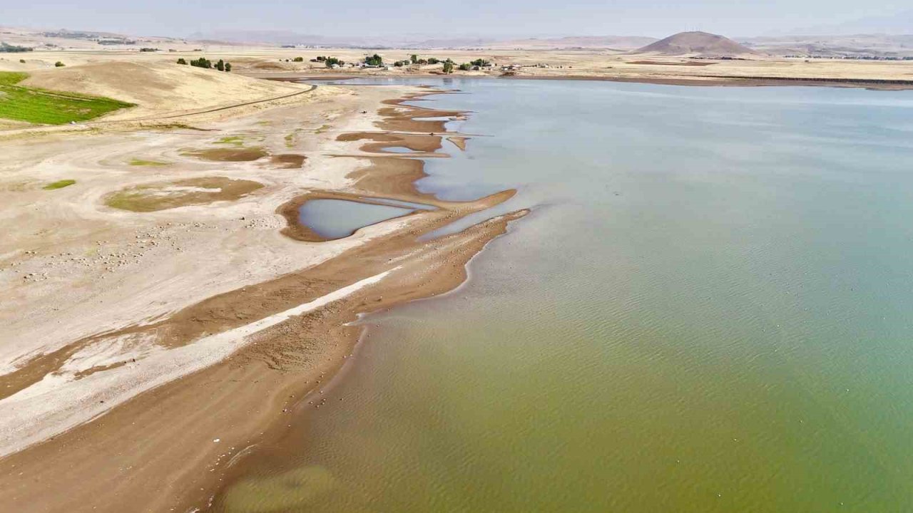 Patnos Barajı’nda  su seviyesi alarm veriyor