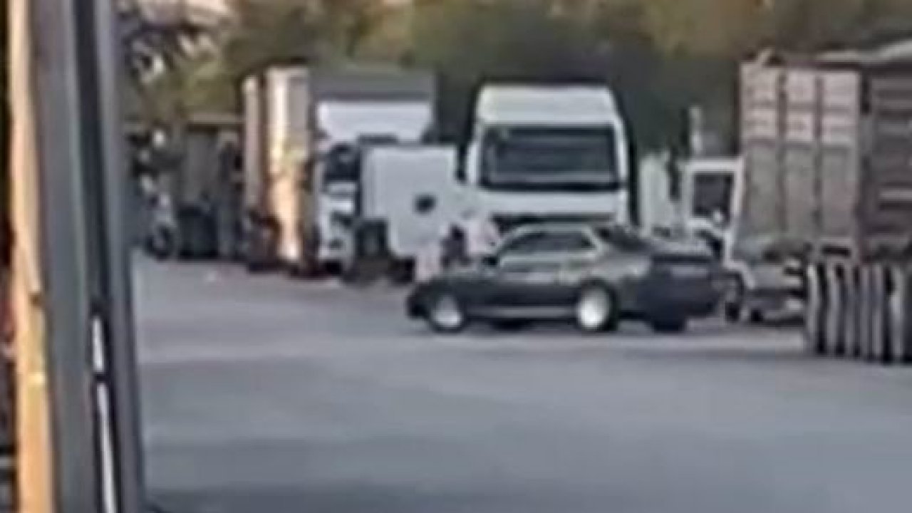 Trafiği tehlikeye atan maganda lastiğine ateş edilerek durduruldu