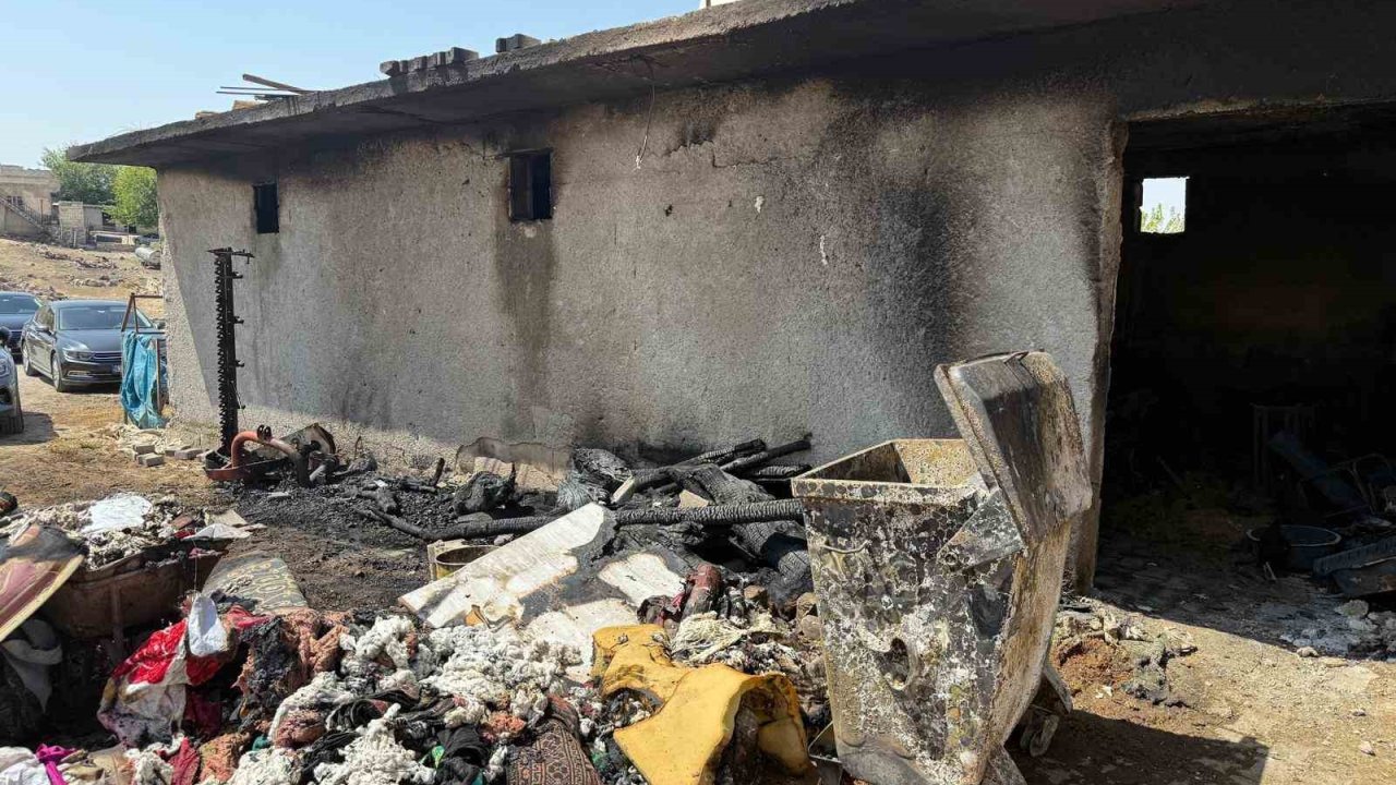 Yangın evi küle çevirdi