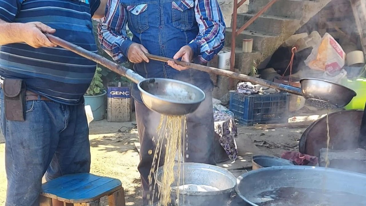 Sarıgöl’de pekmez yapımı başladı
