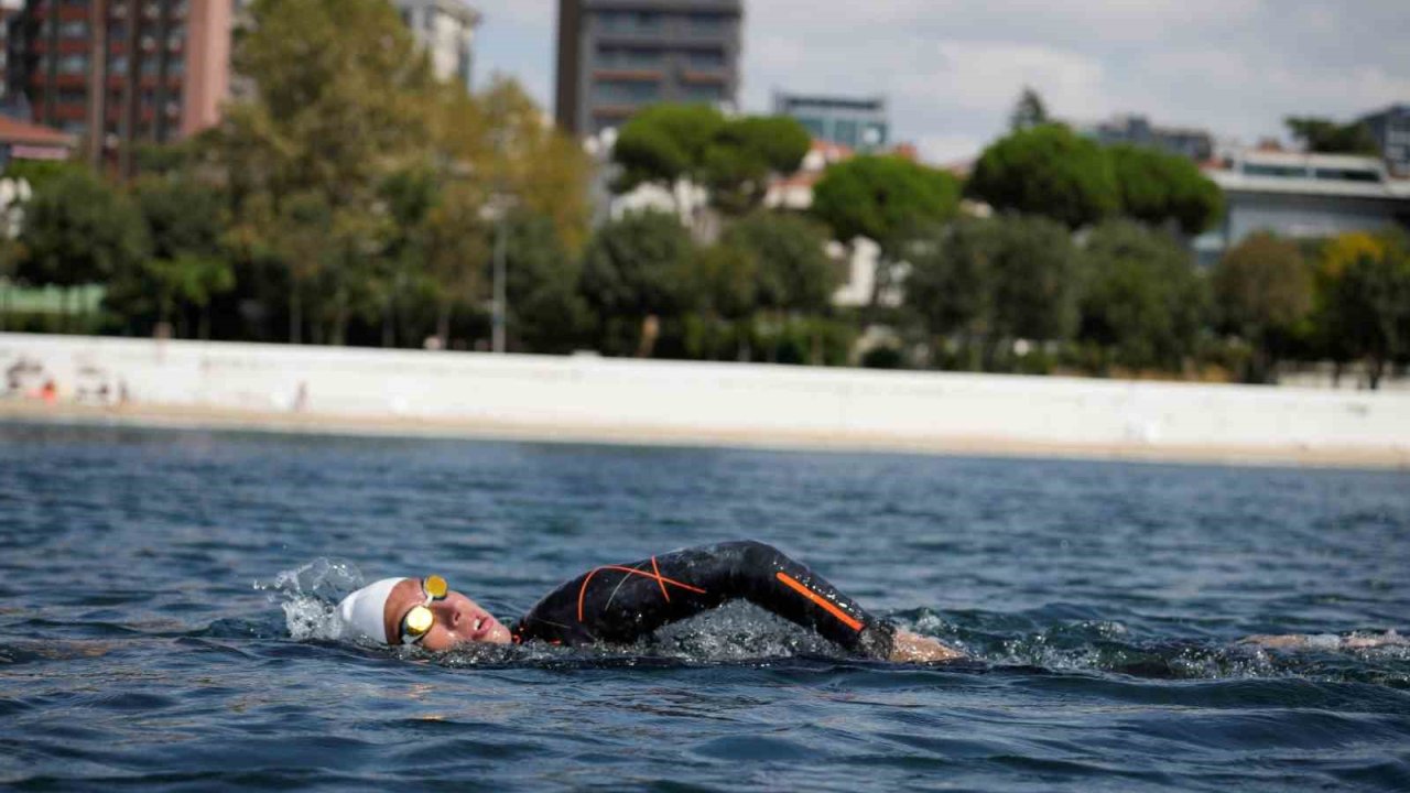 30 Ağustos Zafer Bayramı’nda İrem Sönmez’den 30 saatlik tarihi yüzüş