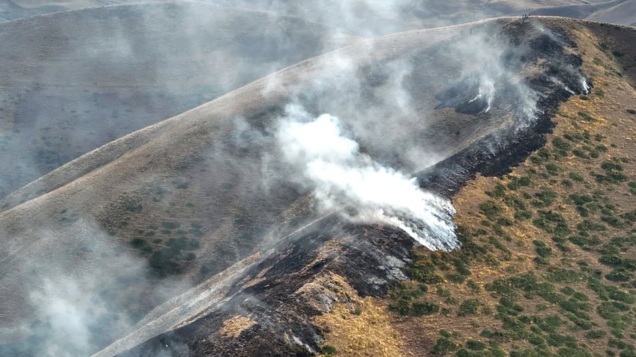 Bayburt’ta örtü yangını söndürüldü