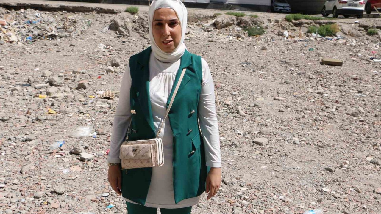 Depremde yaklaşık 60 saat sonra enkazdan çıkarılmıştı, yaşadıklarını kitap haline getirdi