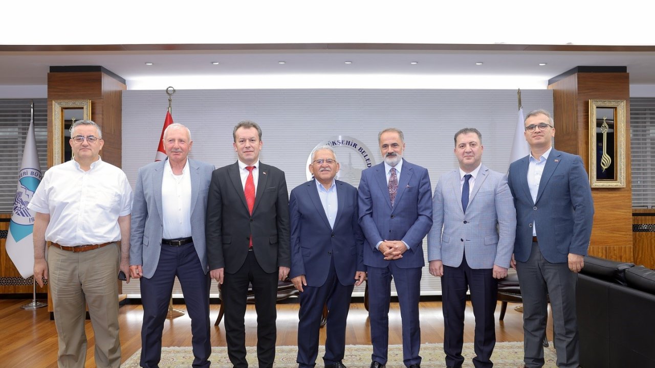 Başkan Büyükkılıç, TCDD Genel Müdürü Kurt’u makamında konuk etti