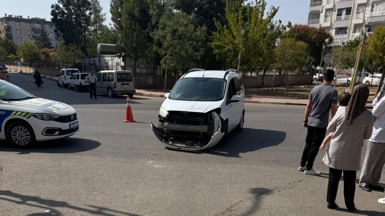 Siirt’te hafif ticari araç ile motosiklet çarpıştı: 2 yaralı