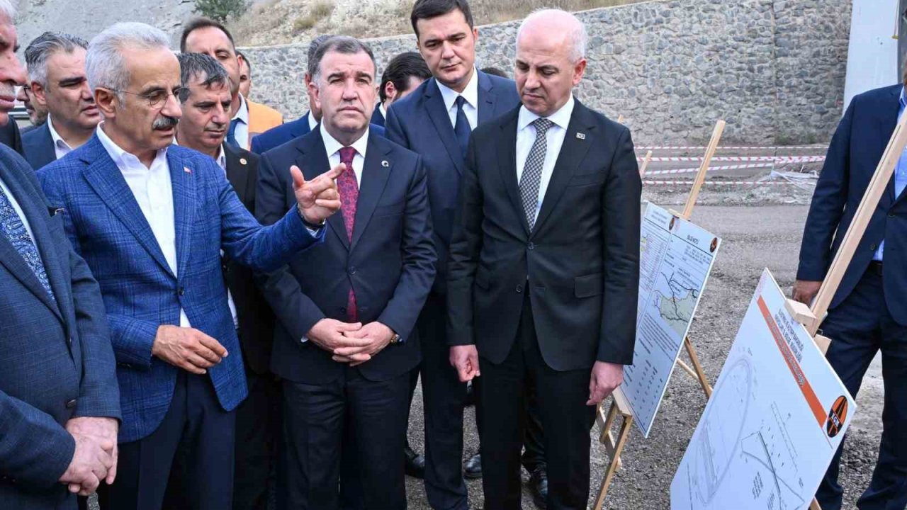 Bakan Uraloğlu, Kop Tüneli’ndeki çalışmaları yerinde inceledi