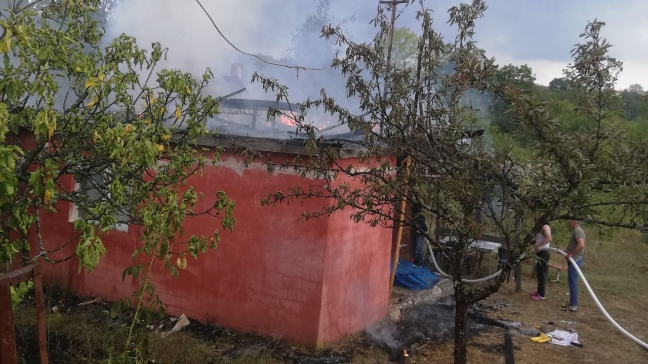 Çaycuma’da bağ evi olarak kullanılan baraka alevlere teslim oldu