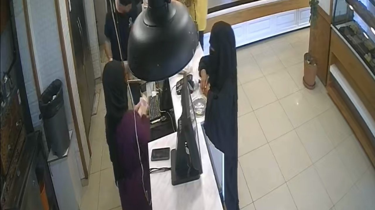 Bursa’da pastanede ‘yırtık para’ yöntemiyle tırnakçılık kamerada