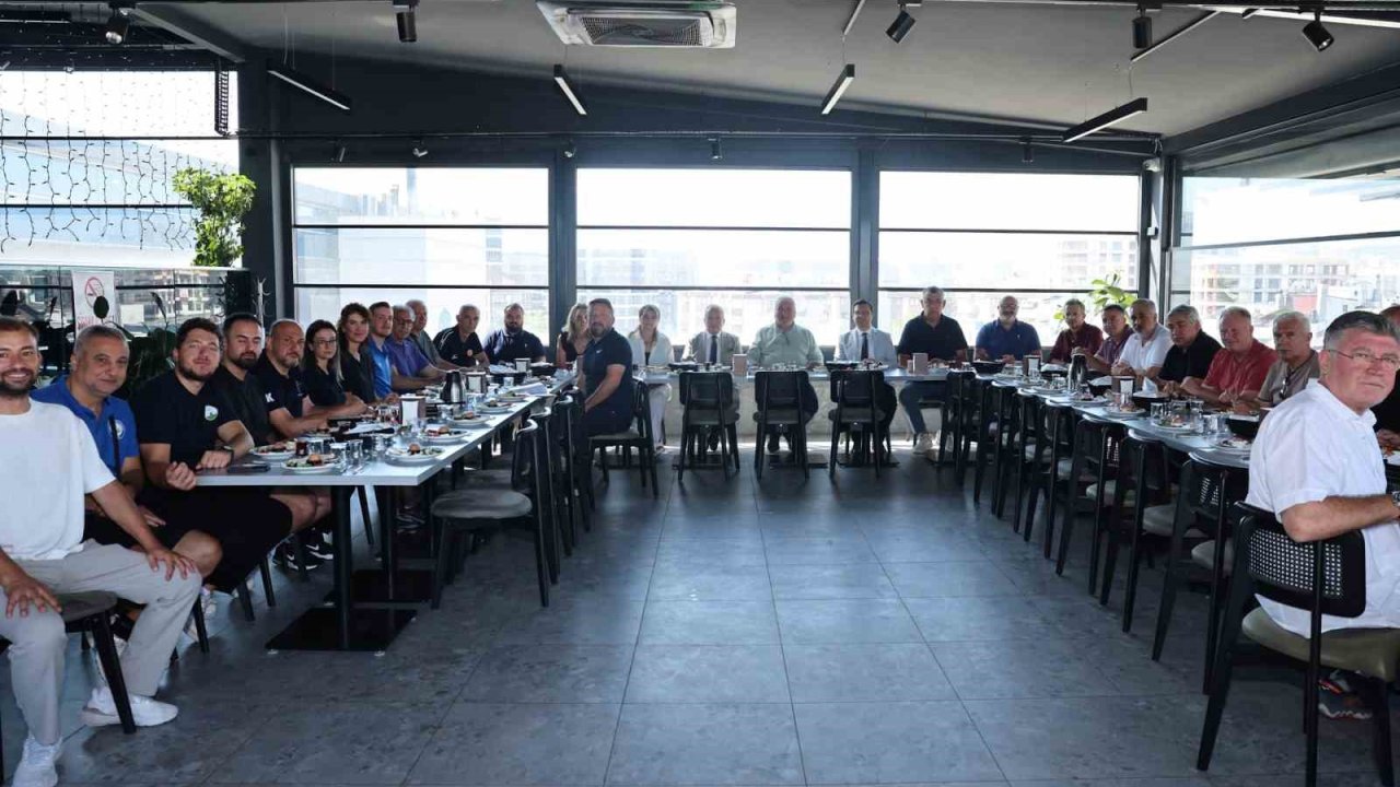 Nilüfer Belediyespor Kulübü Bursa voleyboluna yön verenlerle buluştu