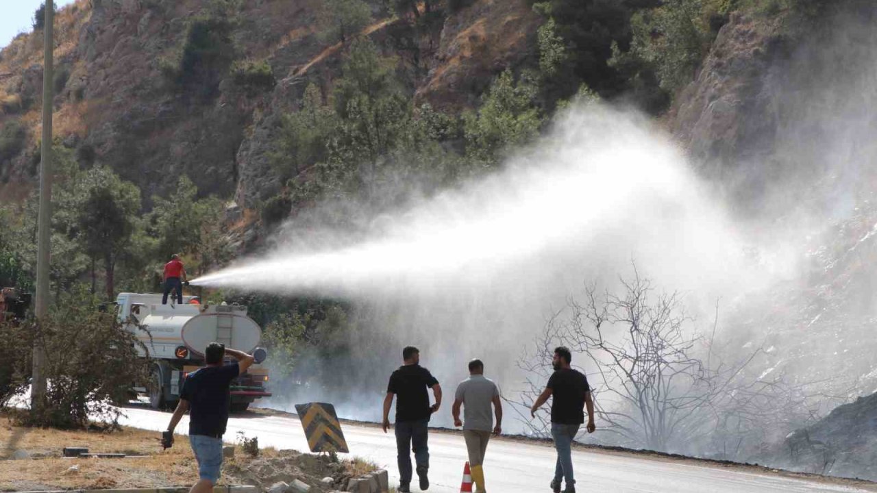 Sazlı yangınına 15 hava aracı ile müdahale ediliyor