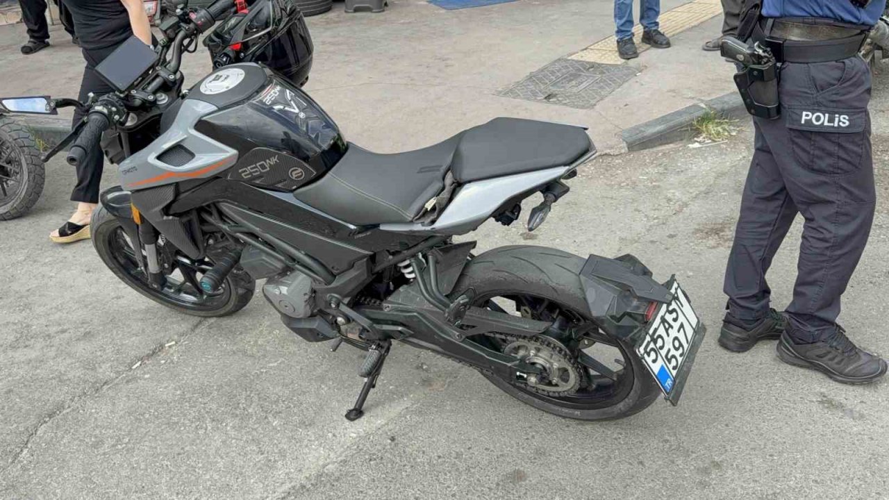 Samsun’da motosiklet yayaya çarptı