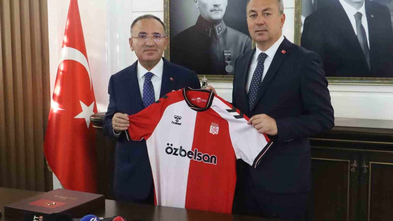 Başkan Uzun’dan TBMM Başkanvekili Bozdağ’a Sivasspor forması