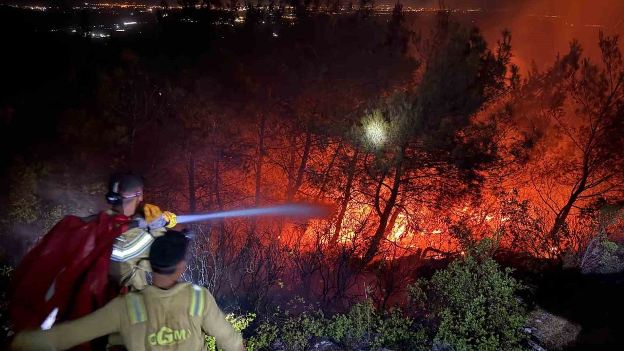 Söke’de alevler geceyi aydınlattı