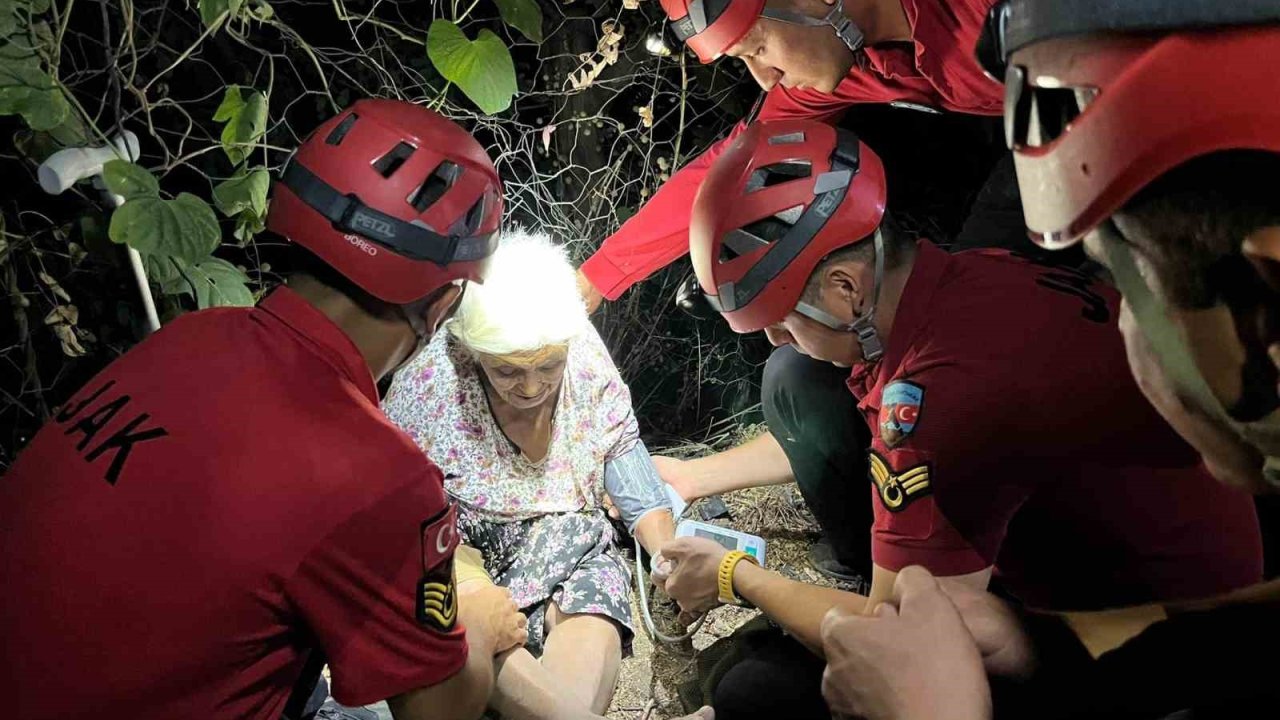 Yaşlı kadın mama verdiği köpek sayesinde bulundu