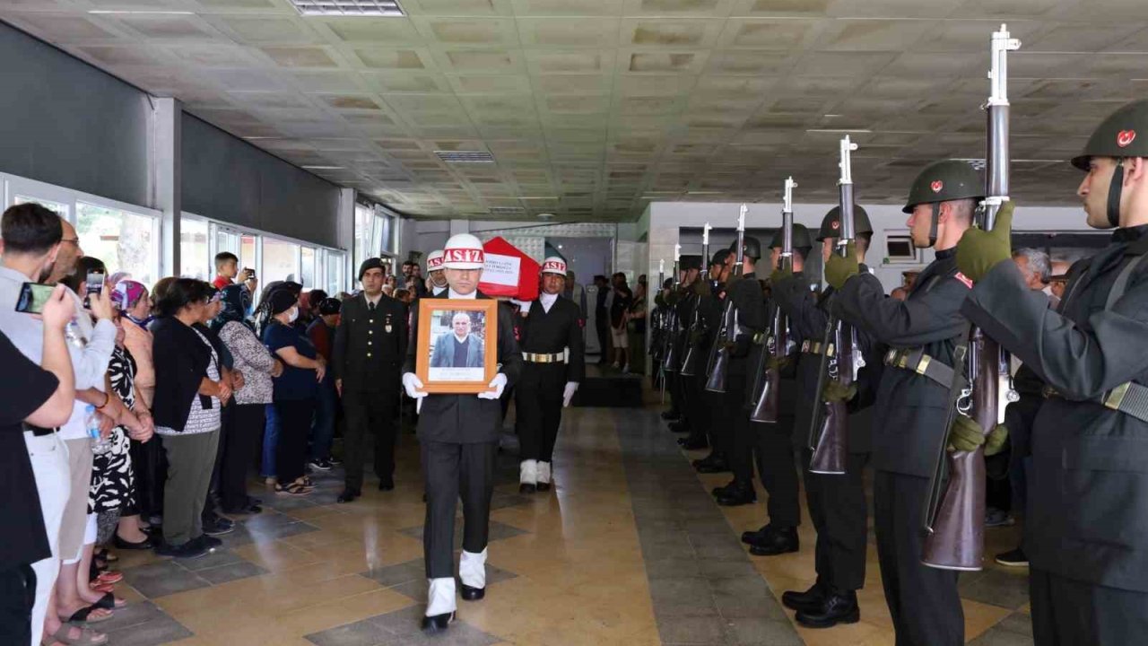 Vefat eden Kıbrıs Gazisi son yolculuğuna uğurlandı