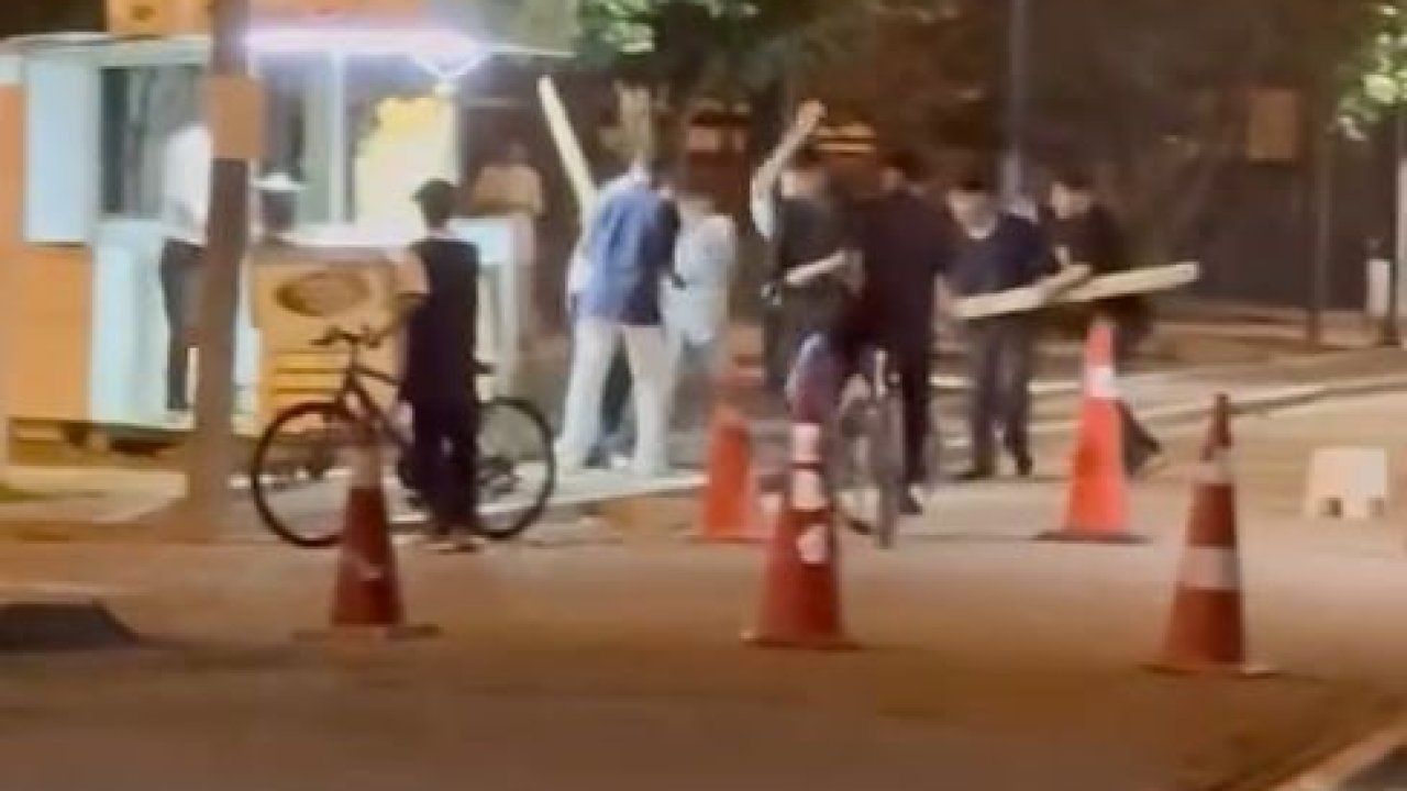 Esenyurt’ta parkta kalaslı kavga