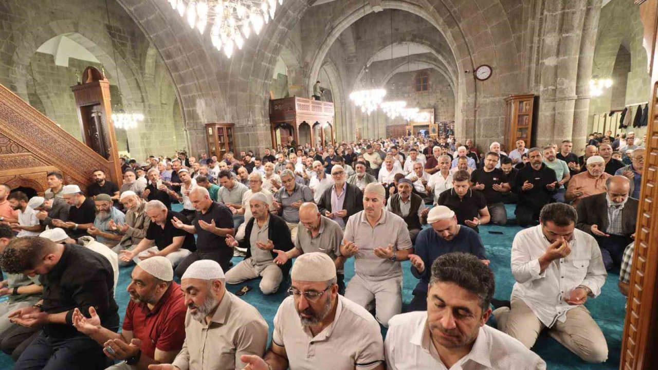 Erzurum’da  Mevlid Kandili coşkusu yaşandı