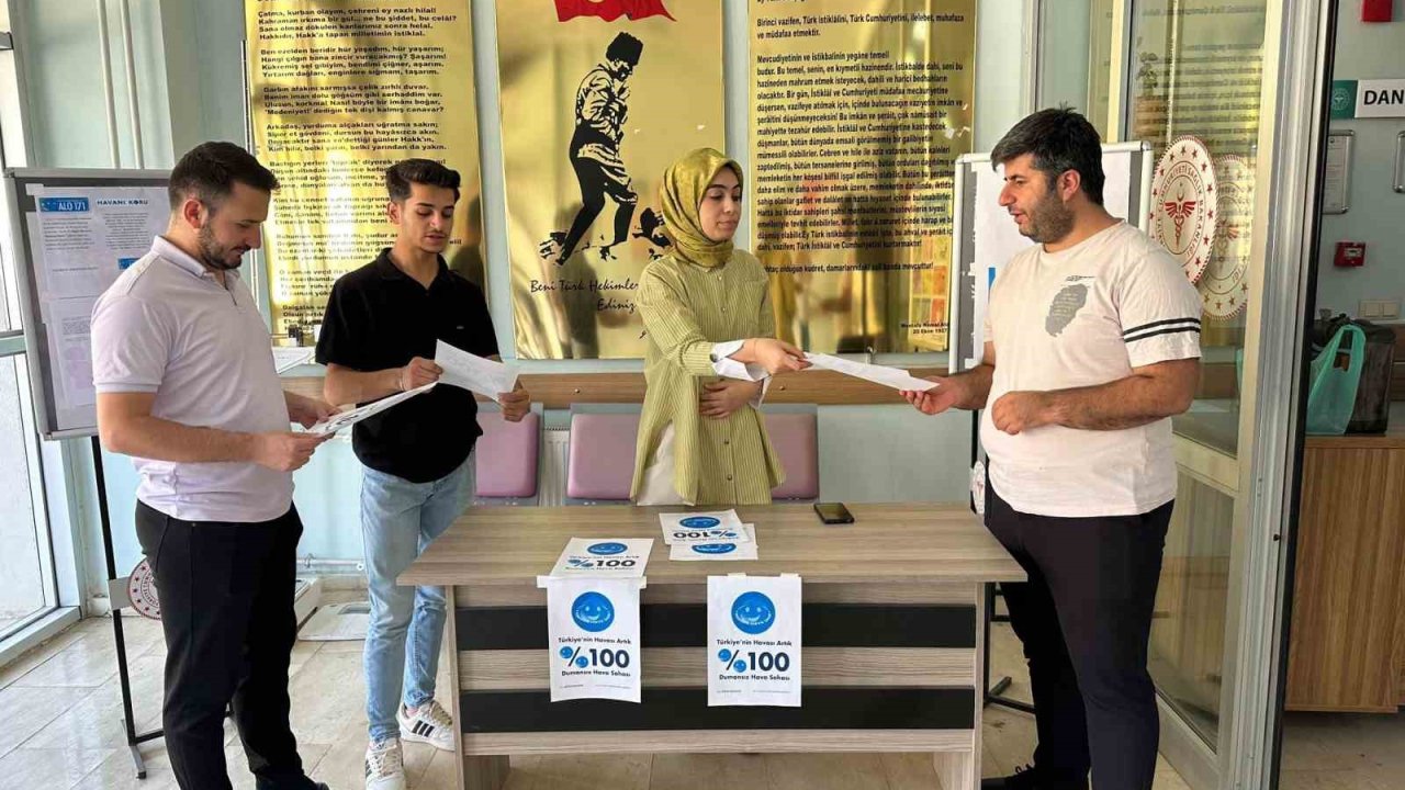 Derecik Devlet Hastanesi’nde tütünsüz yaşama destek standı açıldı