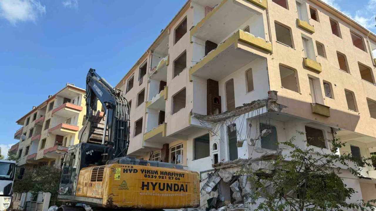 Büyükçekmece’de 9 bloklu sitede kentsel dönüşüm başladı