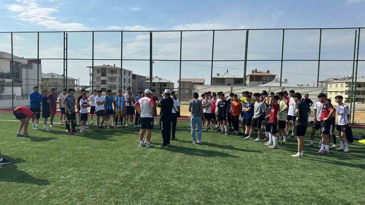 Van Büyükşehir Belediyespor futbolcu seçmelerine yoğun ilgi