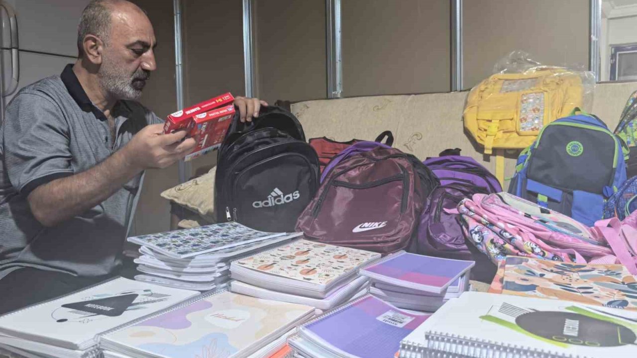 Diyarbakır’da hayırseverlerin desteğiyle öğrencilere kırtasiye malzemesi desteği