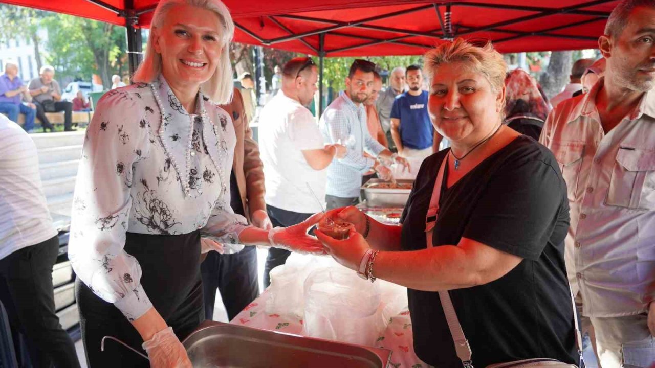 Başkan Subaşı vatandaşlara helva ikram etti