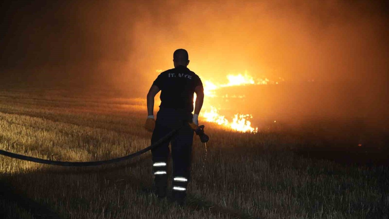 Edirne’de tarlada çıkan anız yangını korkuttu